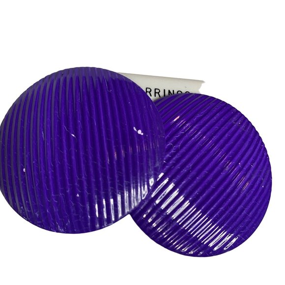 Vintage Ribbed Purple Clip On Earrings Dead Stock - Picture 1 of 3
